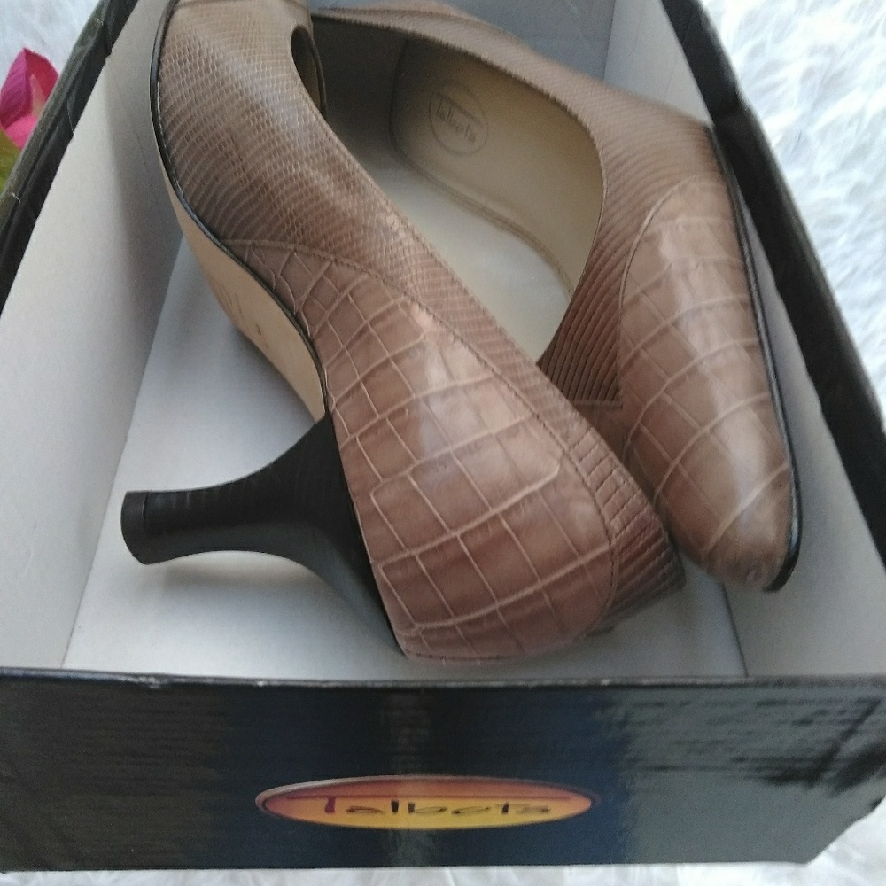 Talbots Pumps - Picture 4 of 5